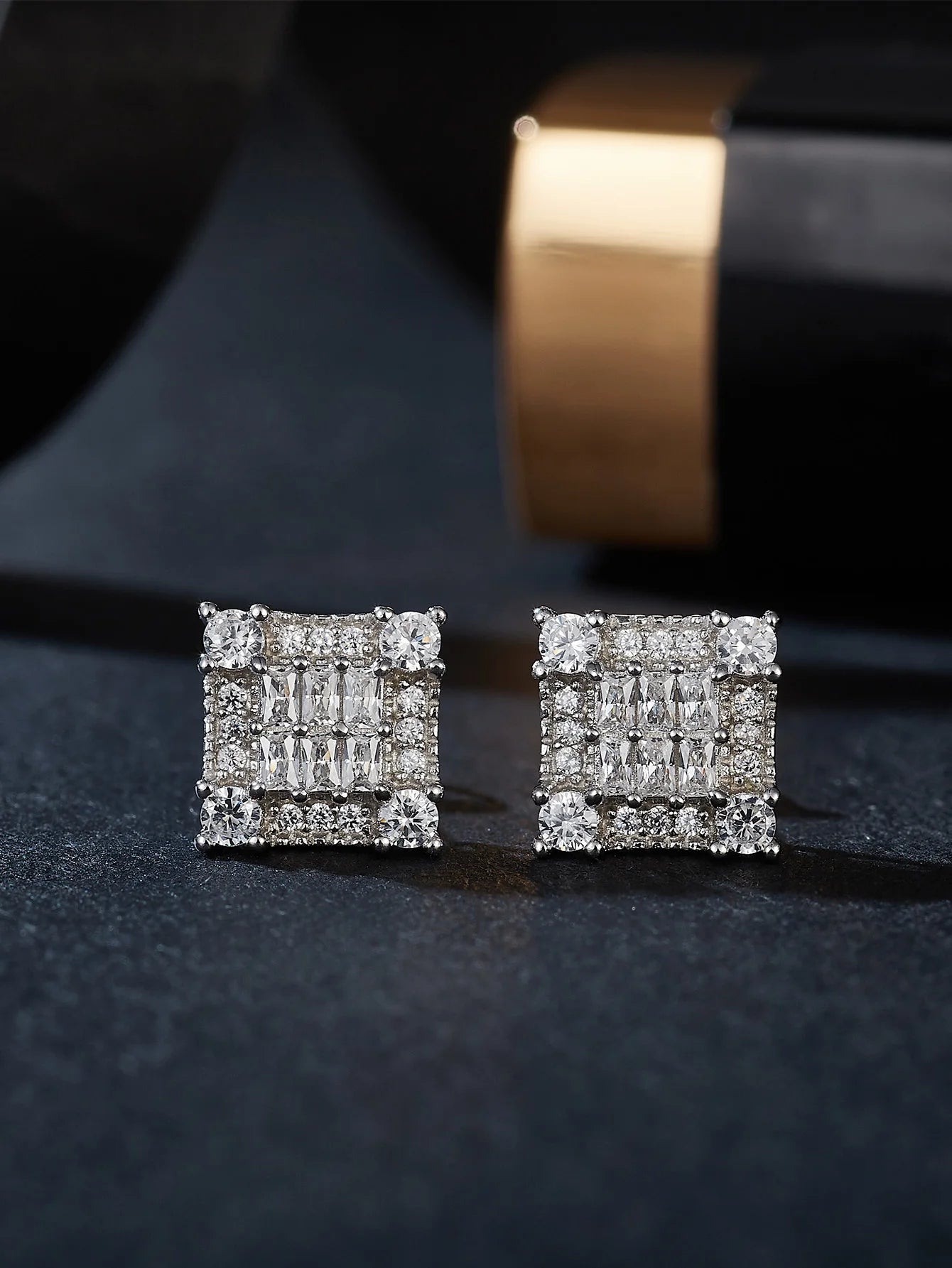 Custom High Quality 14K Solid Gold Diamond Earrings Unisex Hip Hop Baguette VVS Moissanite Stud Earring Gold for Party Gift