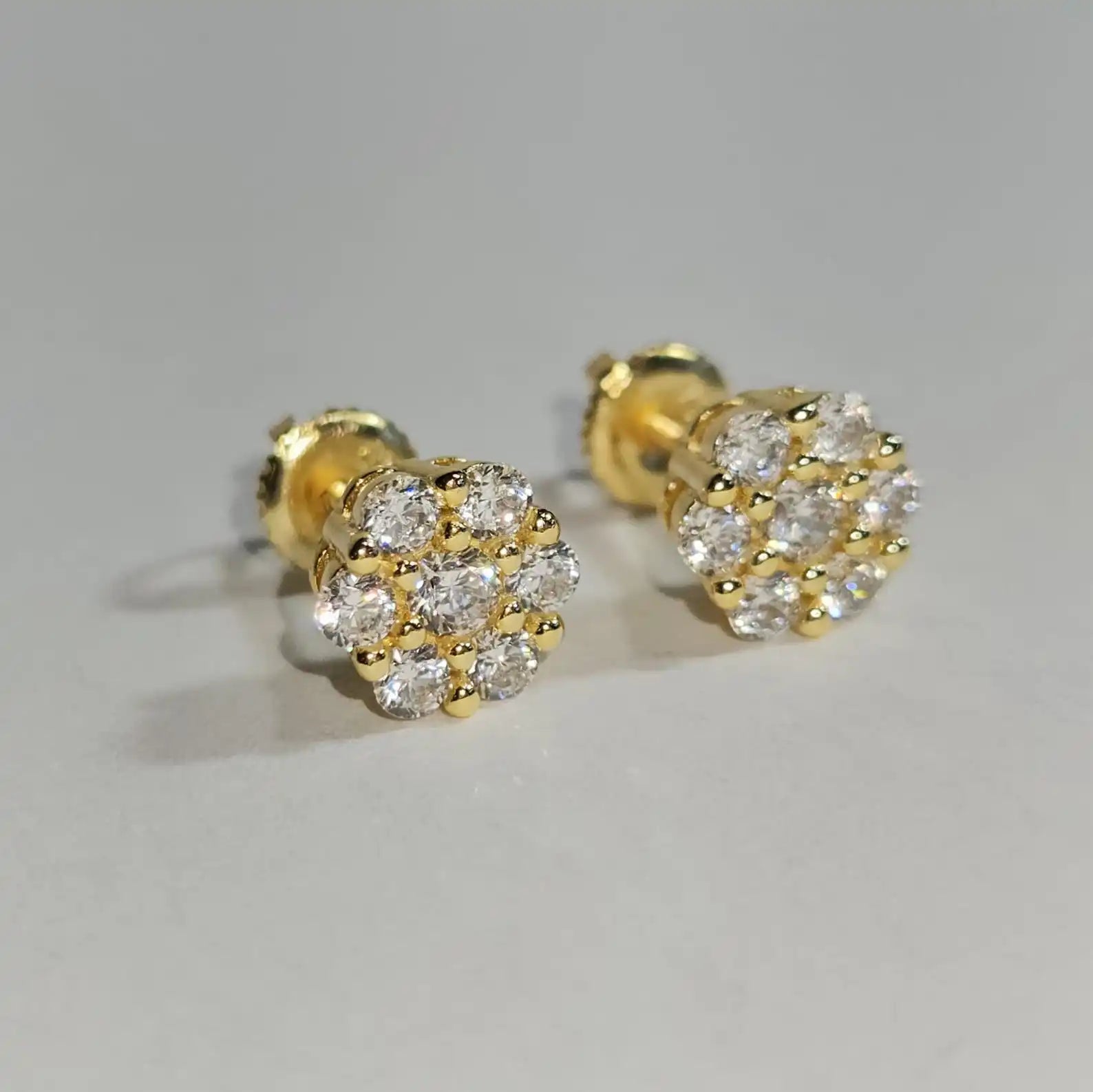 Moissanite Round Cut Diamond Flower Stud Earrings 925 Sterling Silver With Gold Plated Flower Stud For Wedding Parties Gift
